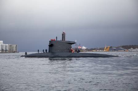 Exploring the Deep Ocean with Submersibles