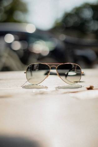 Eight Classic Sunglasses Styles for Timeless Elegance