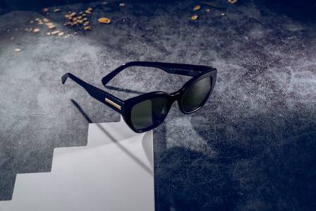 The Subtle Art of Stylishly Wearing Sunglasses